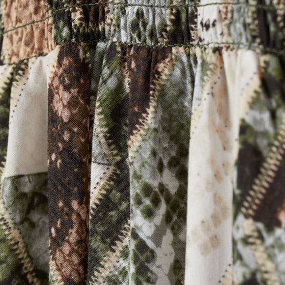 H&M snake print dress with smocking - Picture 2 of 6